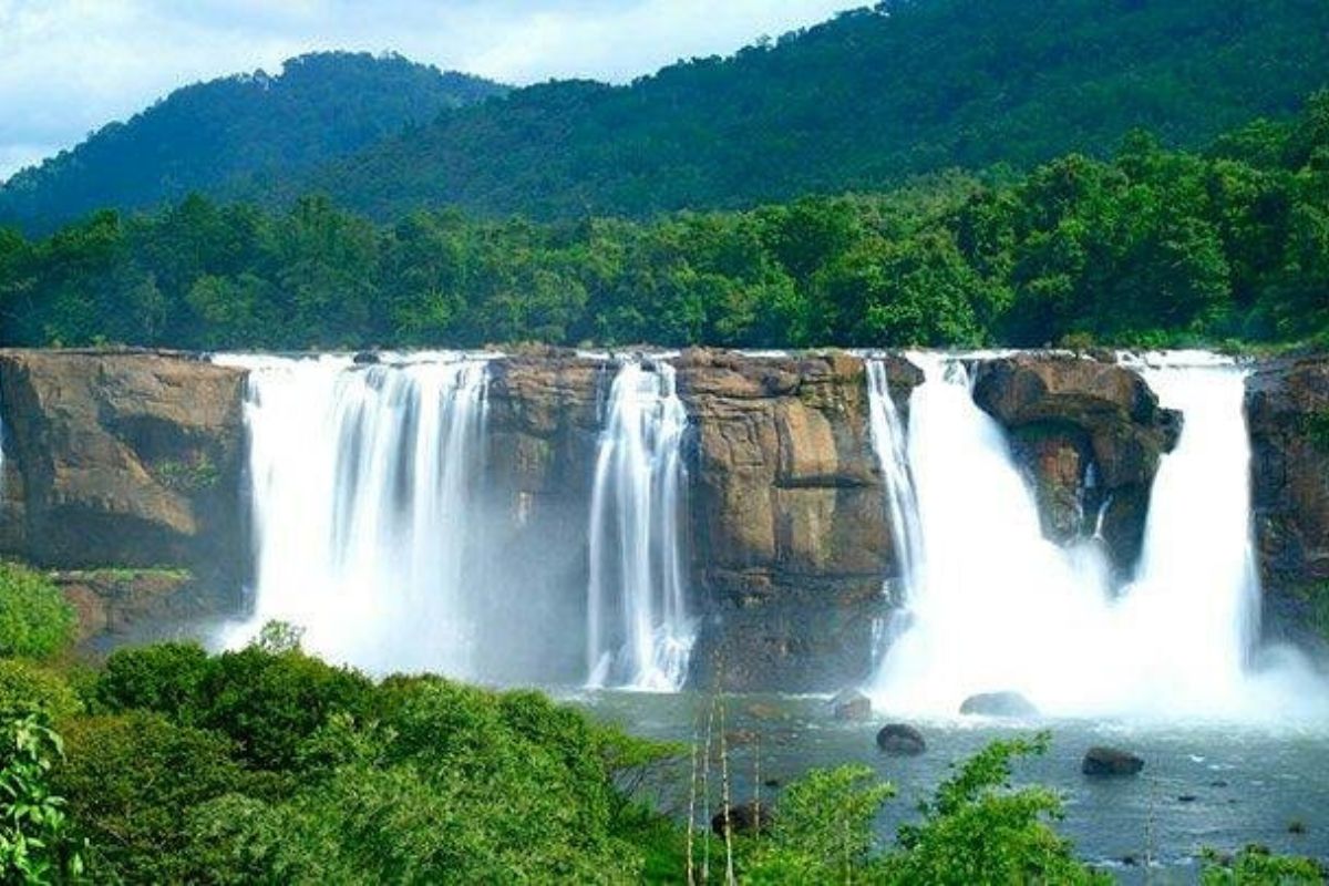 Praveen Cabs Athirapally Falls Package